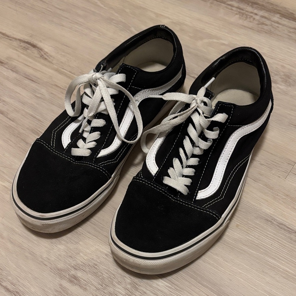 Vans Men's Old Skool Black and White Shoe